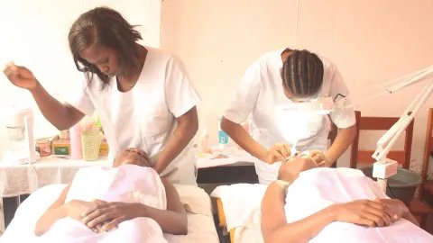 Esthétique Cosmétique et  Coiffure Professionnelle (femme)