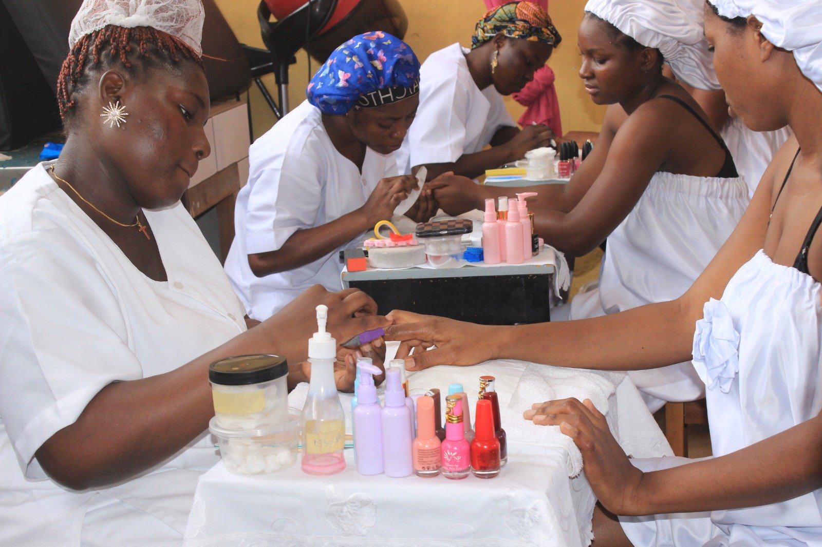 Esthétique Cosmétique et  Coiffure Professionnelle (femme)