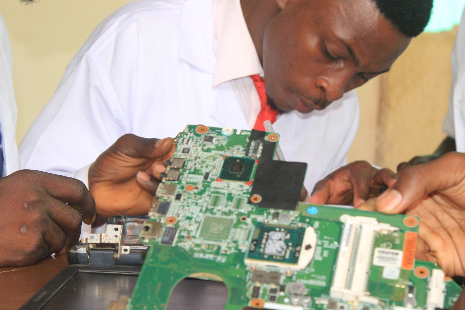 Maintenance des Réseaux Informatiques / Administrateur Réseaux